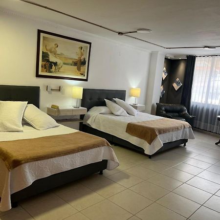 Hotel Costa Del Sol Фусагасуга Екстериор снимка