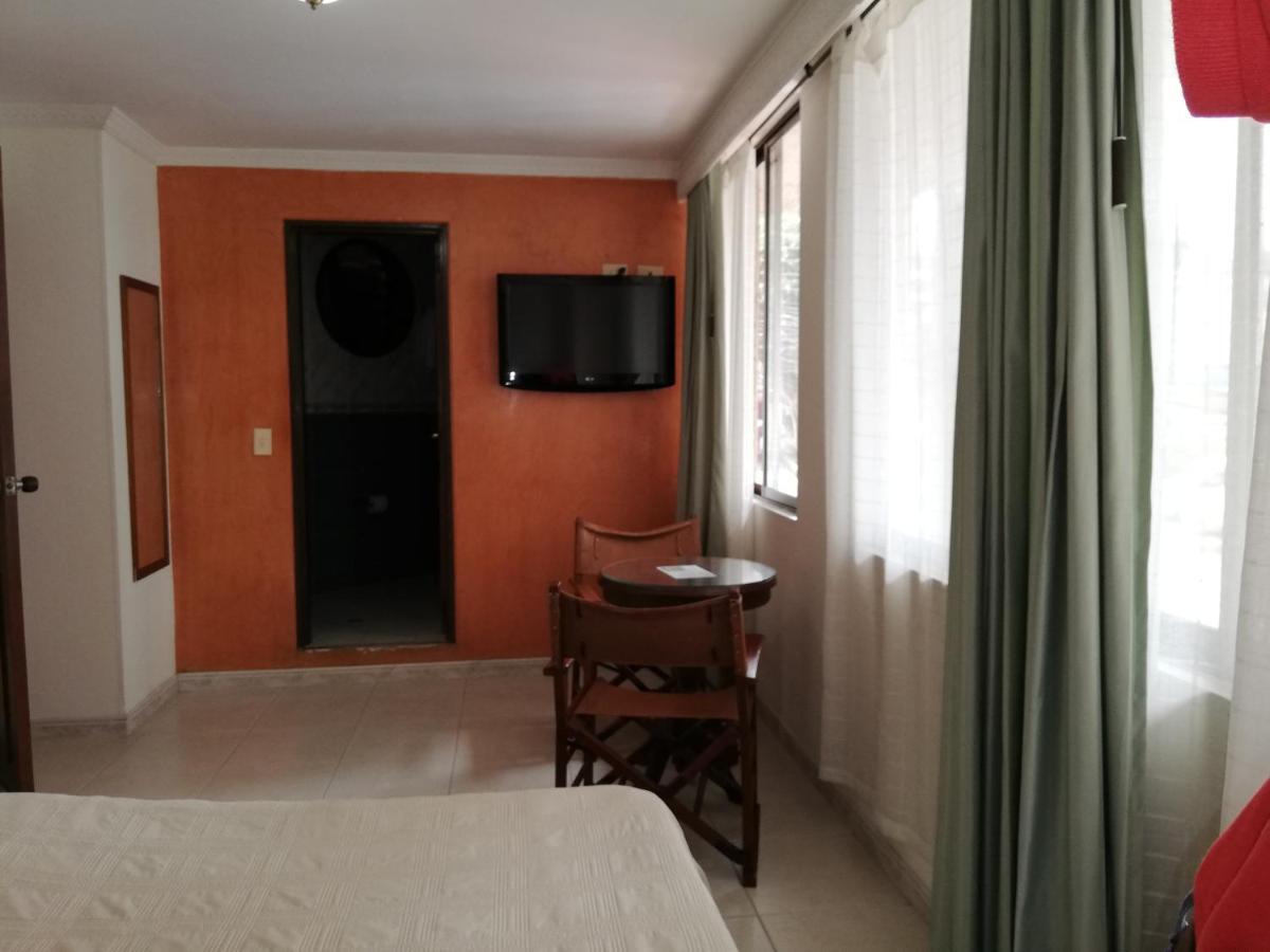 Hotel Costa Del Sol Фусагасуга Екстериор снимка