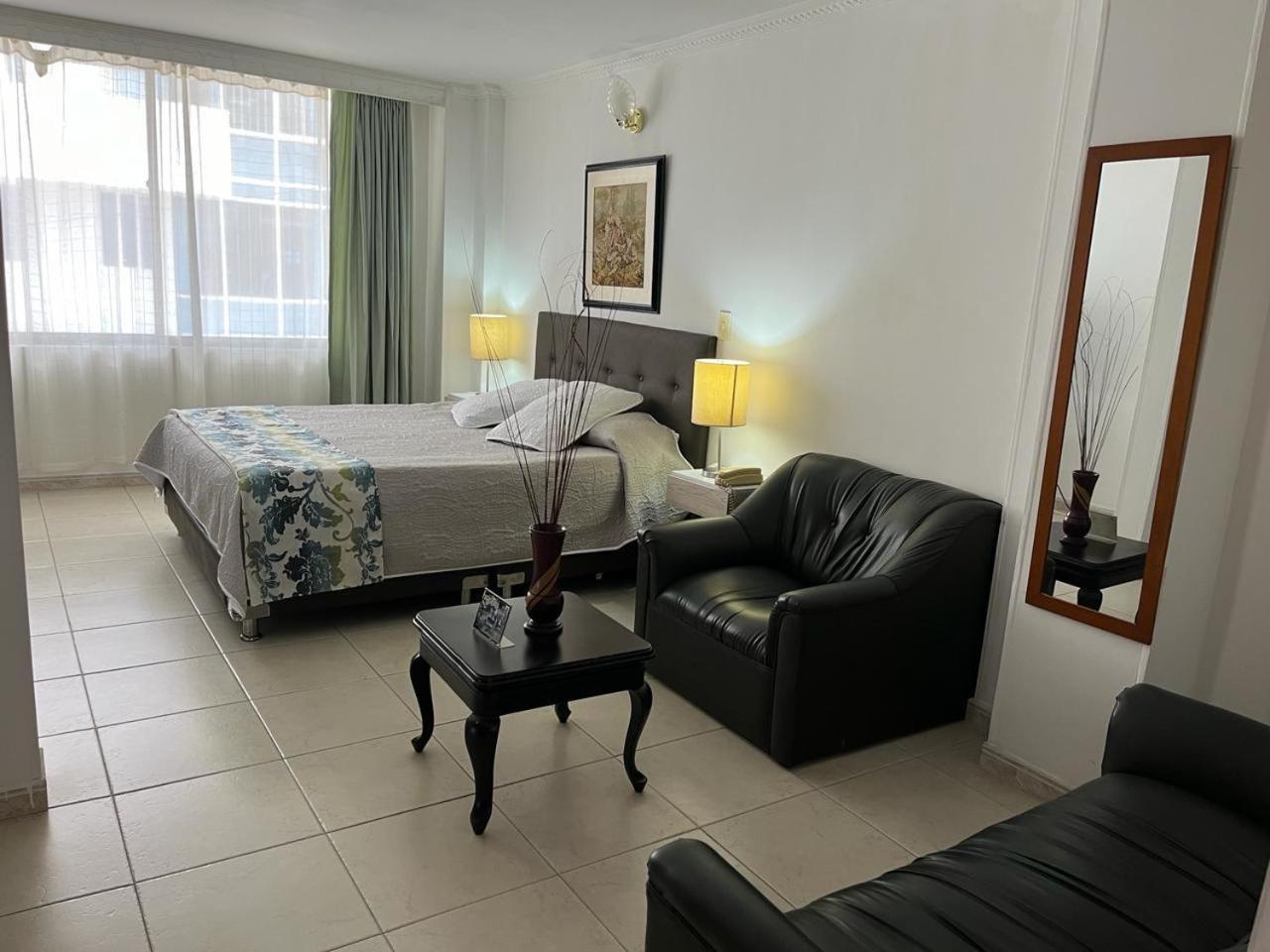 Hotel Costa Del Sol Фусагасуга Екстериор снимка