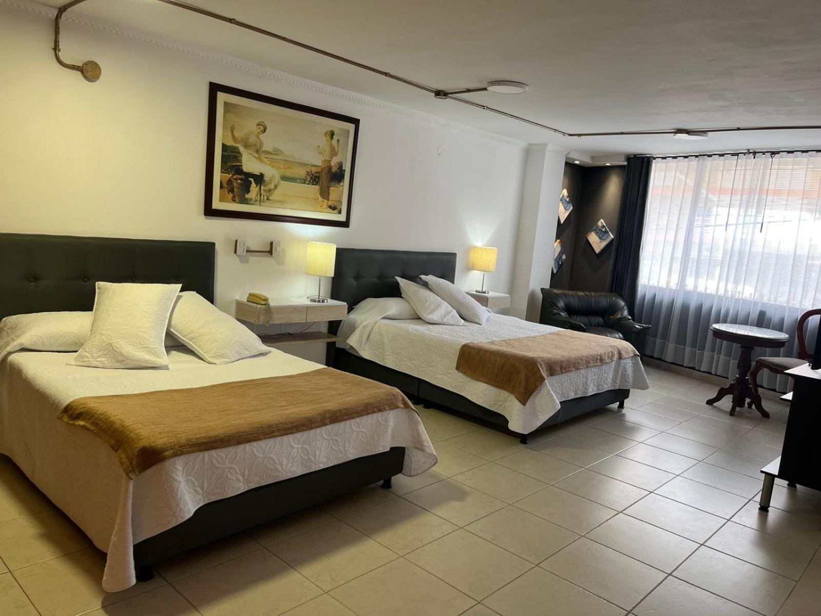 Hotel Costa Del Sol Фусагасуга Екстериор снимка