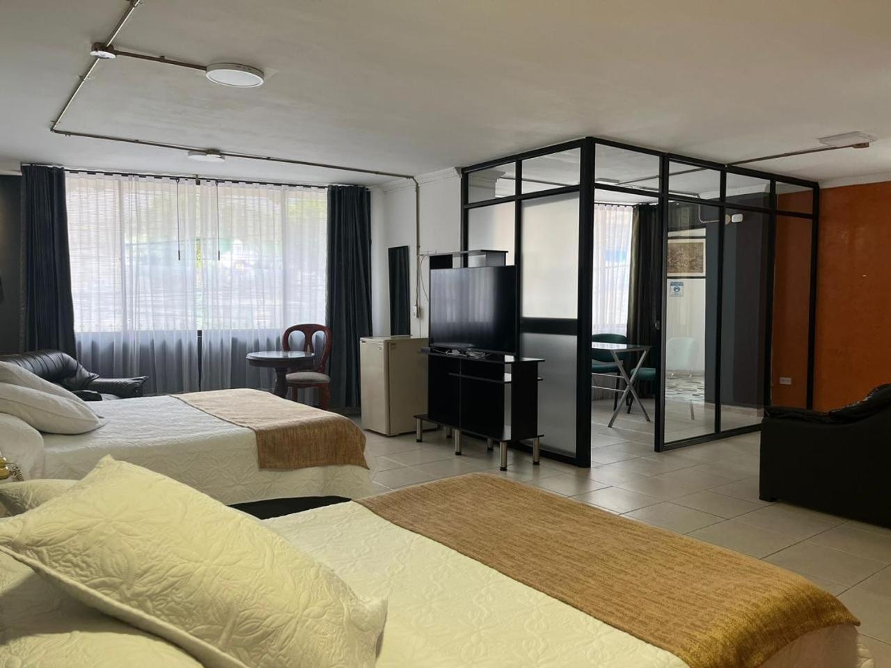 Hotel Costa Del Sol Фусагасуга Екстериор снимка