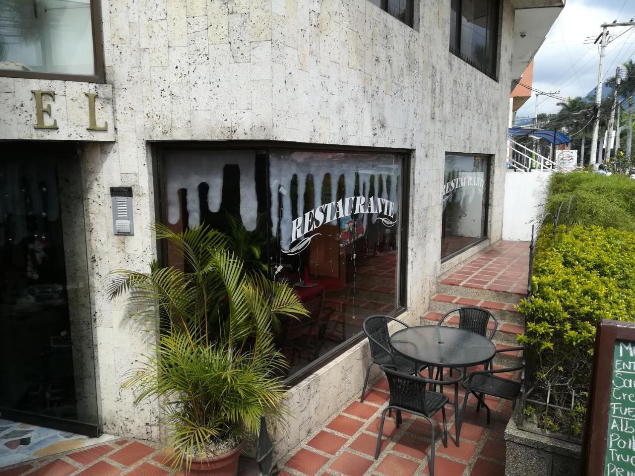 Hotel Costa Del Sol Фусагасуга Екстериор снимка