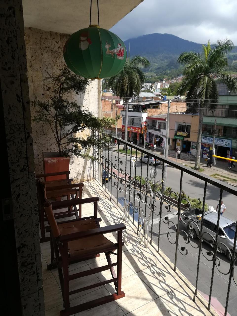 Hotel Costa Del Sol Фусагасуга Екстериор снимка