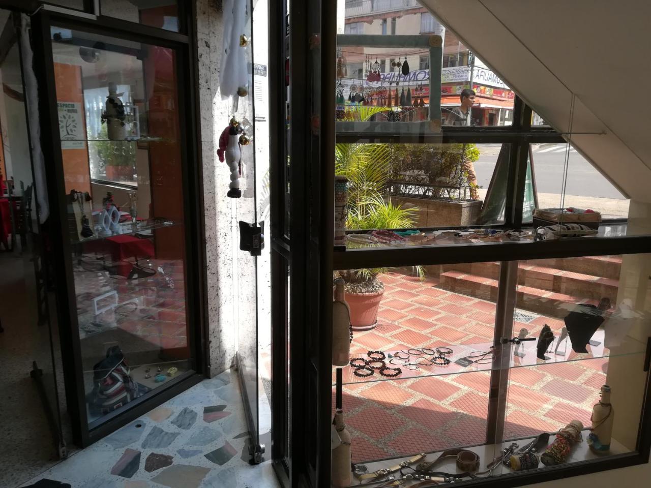 Hotel Costa Del Sol Фусагасуга Екстериор снимка