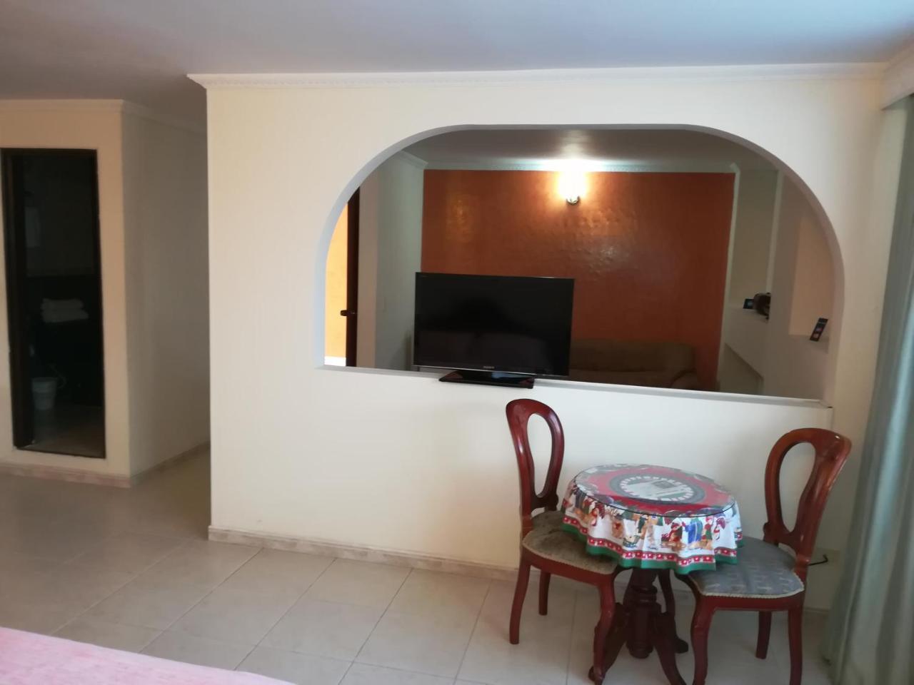 Hotel Costa Del Sol Фусагасуга Екстериор снимка