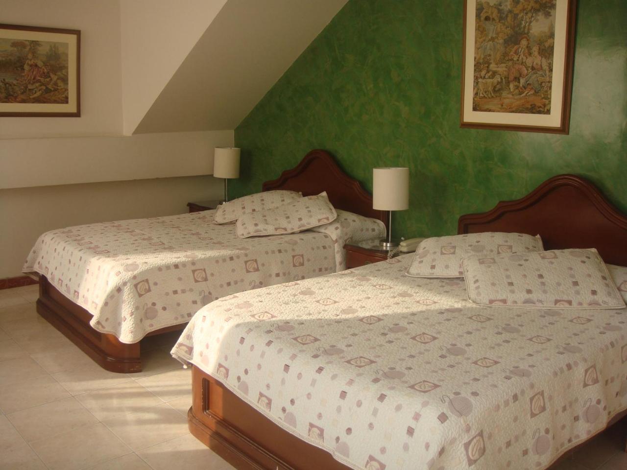 Hotel Costa Del Sol Фусагасуга Екстериор снимка