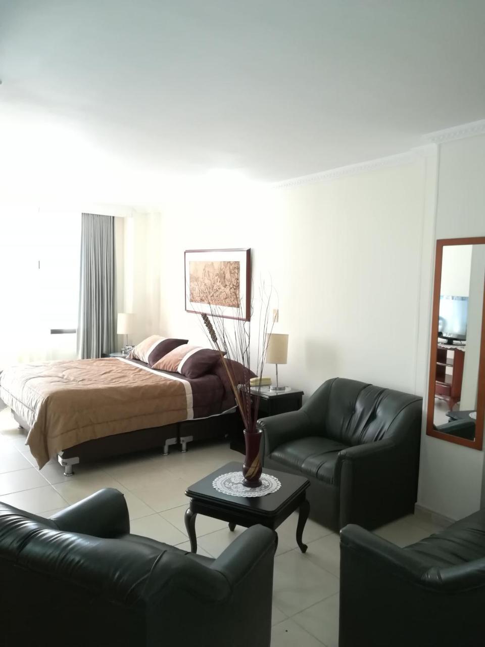 Hotel Costa Del Sol Фусагасуга Екстериор снимка