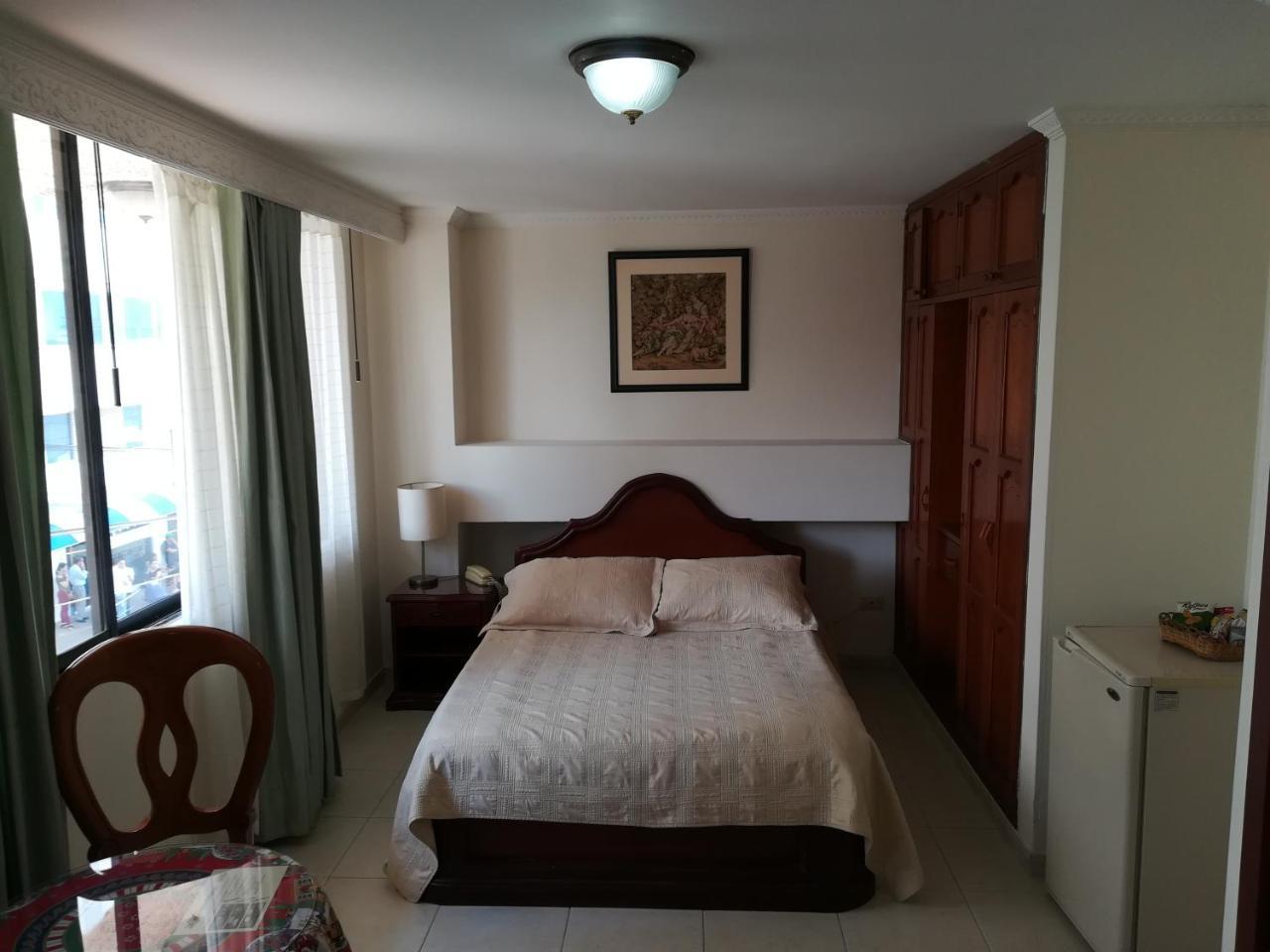 Hotel Costa Del Sol Фусагасуга Екстериор снимка
