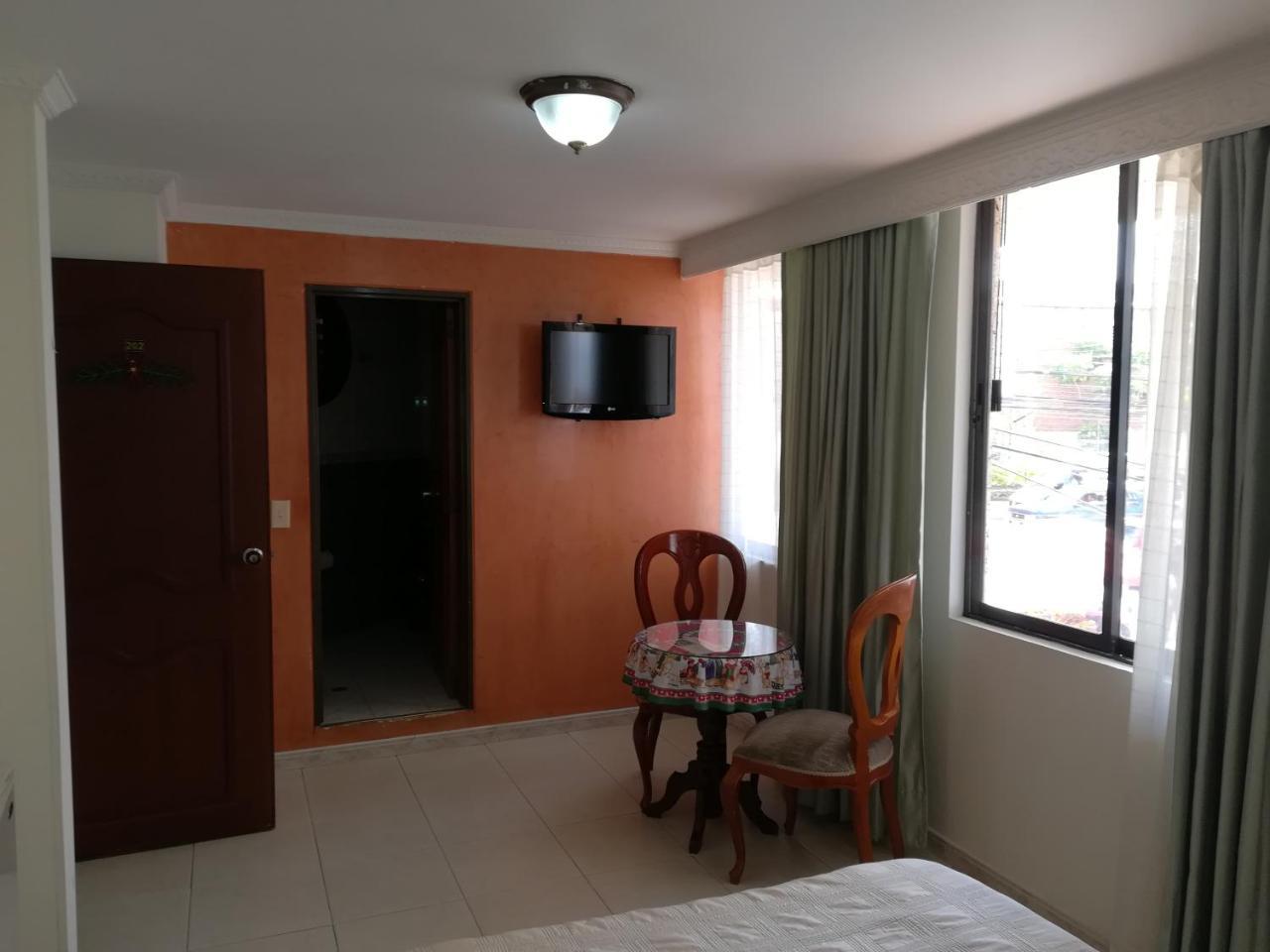 Hotel Costa Del Sol Фусагасуга Екстериор снимка