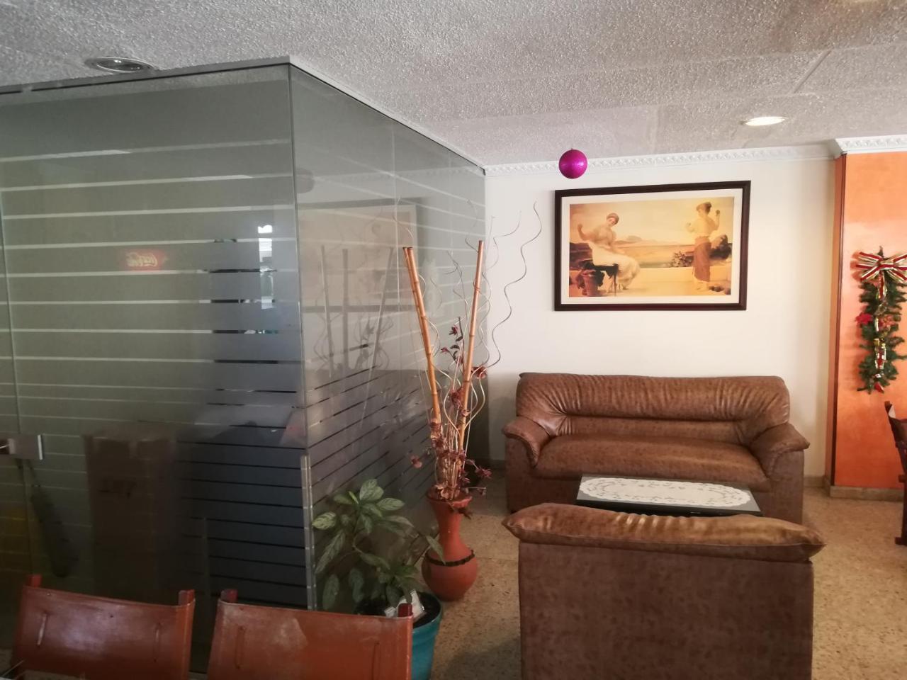 Hotel Costa Del Sol Фусагасуга Екстериор снимка