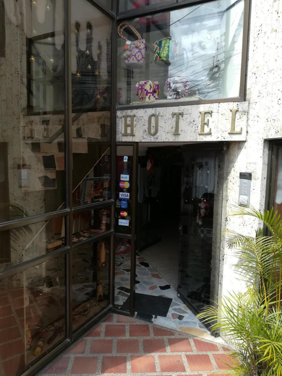 Hotel Costa Del Sol Фусагасуга Екстериор снимка