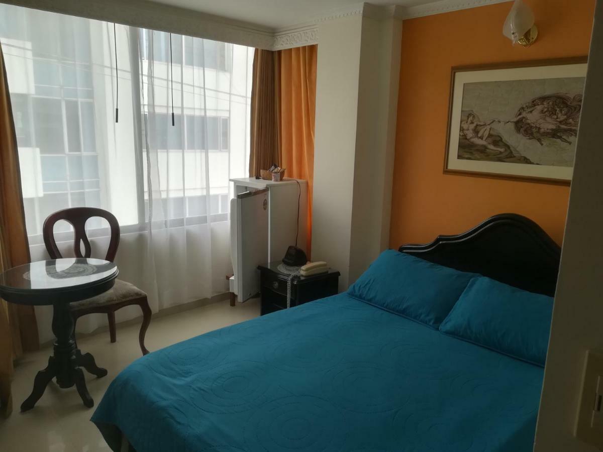 Hotel Costa Del Sol Фусагасуга Екстериор снимка