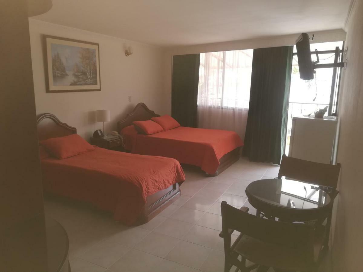 Hotel Costa Del Sol Фусагасуга Екстериор снимка